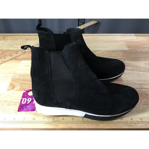 C La Canadienne Newport Women's Black Suede Waterproof Casual Chelsea Boot - Picture 2 of 7